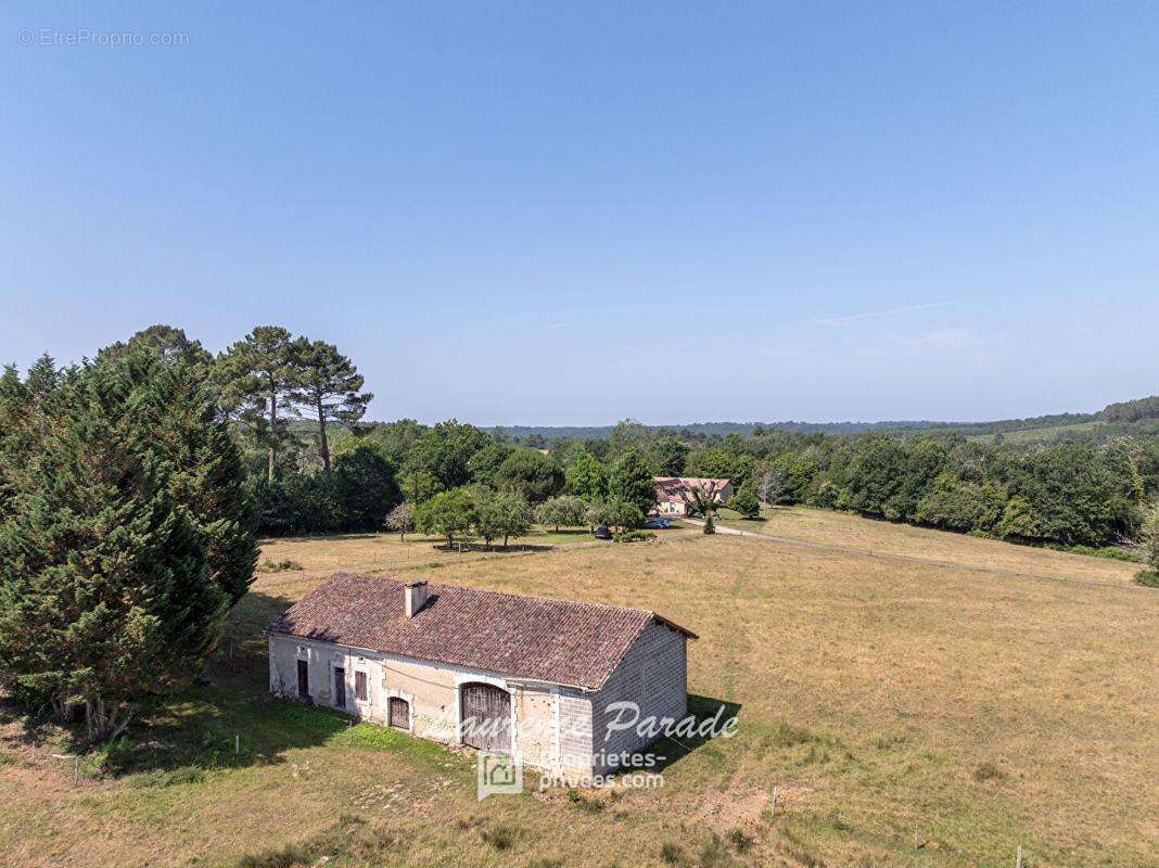 Chartreuse au coeur de 40 hectares, avec dépendances - photo 15