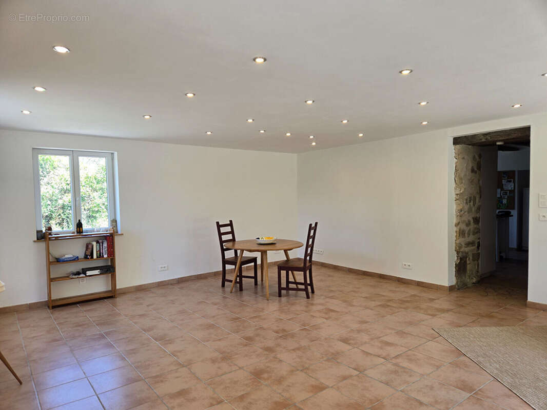 HAUTE VIENNE : Belle maison individuelle de 4 chambres, entièrement rénovée, située au bout d'une impasse paisible, à quelques m - photo 7