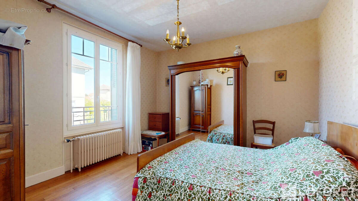 Maison à YZEURE