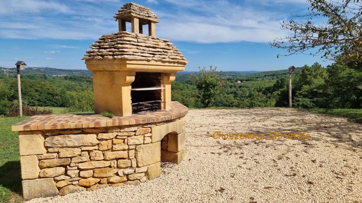 24200 Sarlat La Caneda :Maison et gîte, dépendances et piscine sur 5000m² - photo 13