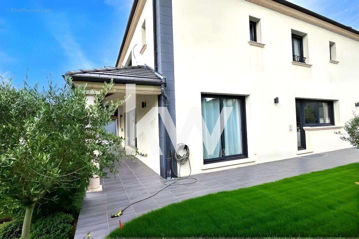 Maison à ELANCOURT