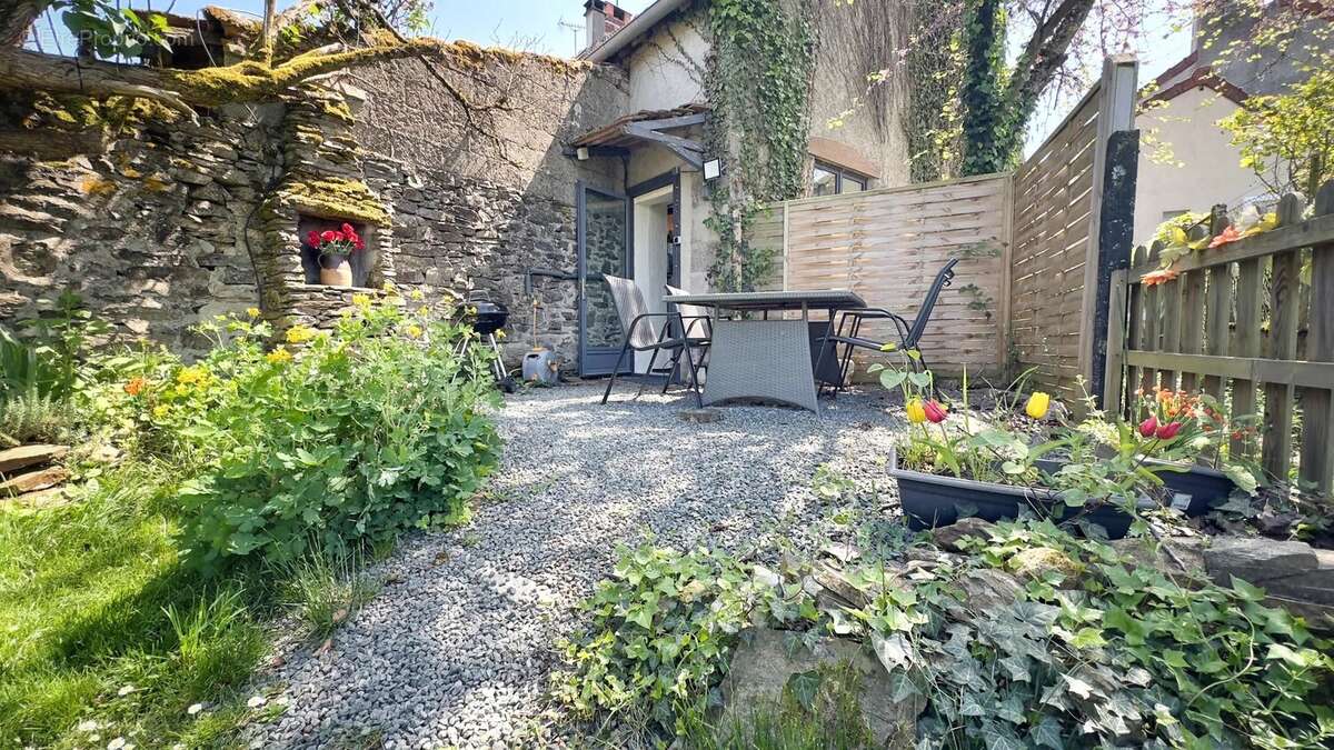 Maison à GENOUILLAC