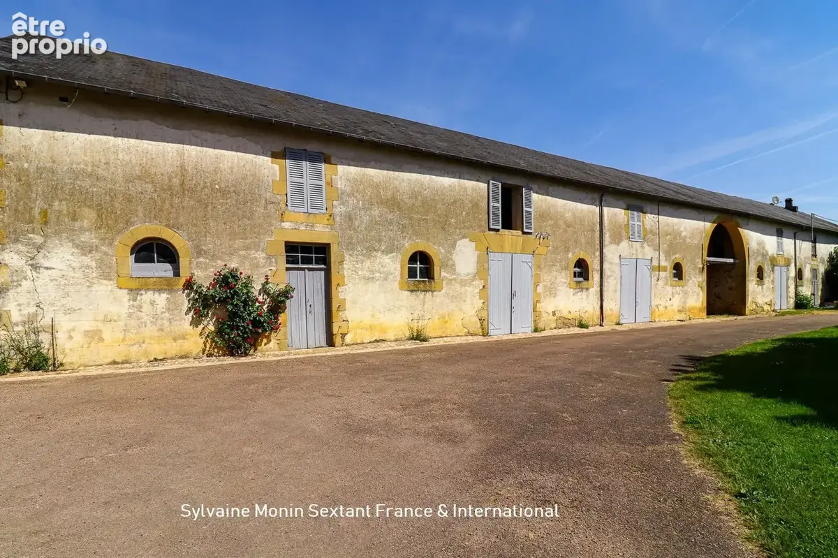 Superbe propriété rénovée sur 2,6 hectares, dépendances et espace piscine avec pigeonnier - photo 3