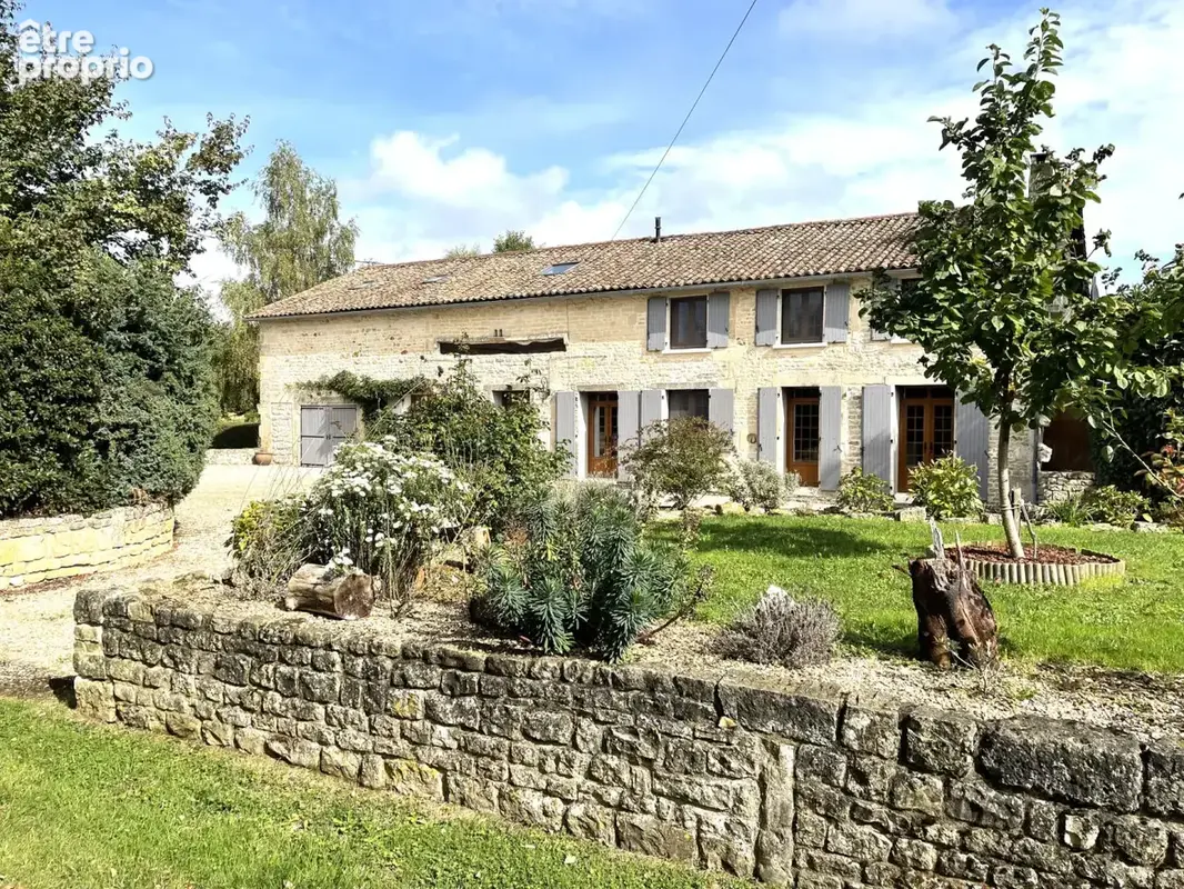 Maison 8 pièces 287 m² · à Lorigne · 287 m² · 445 000 €