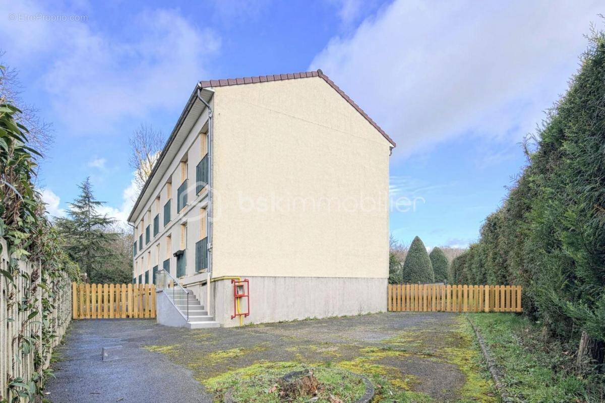 Appartement à VERNEUIL-L'ETANG
