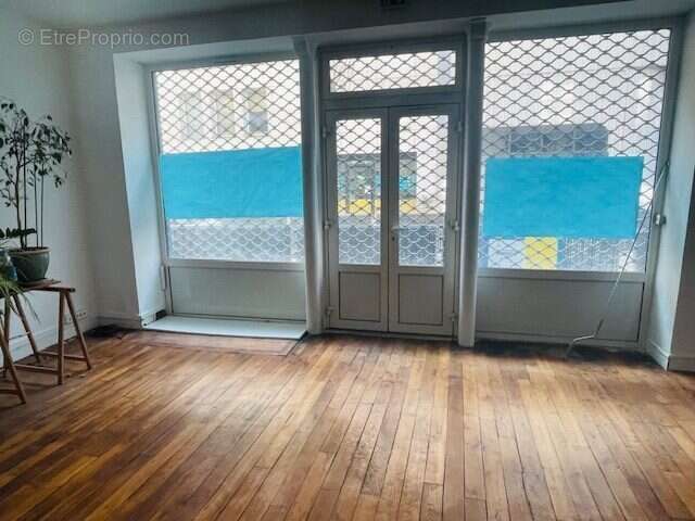 Commerce à PARIS-11E