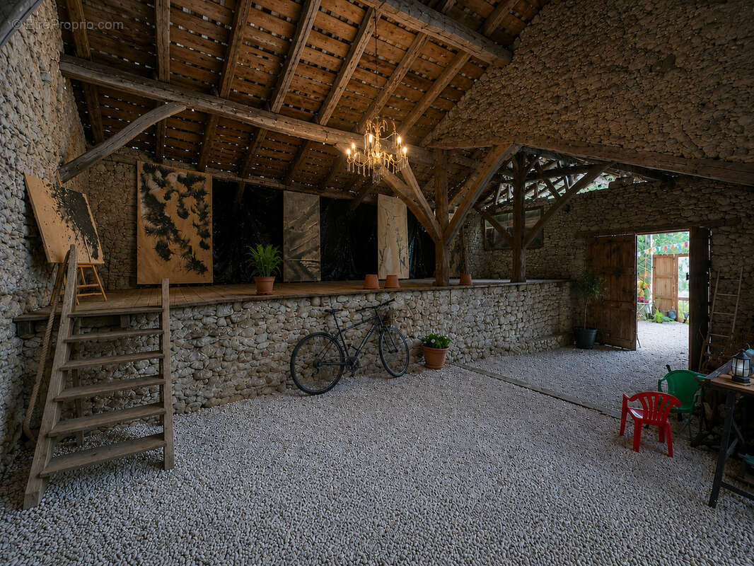 Maison à MONTAIGU-DE-QUERCY