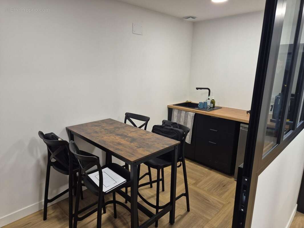 Photo 2 - Commerce à MOULINS