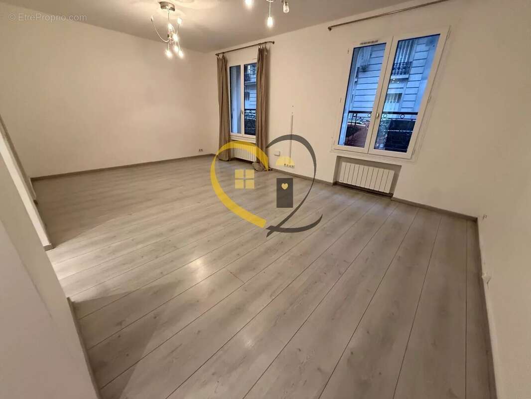 Appartement à PARIS-14E