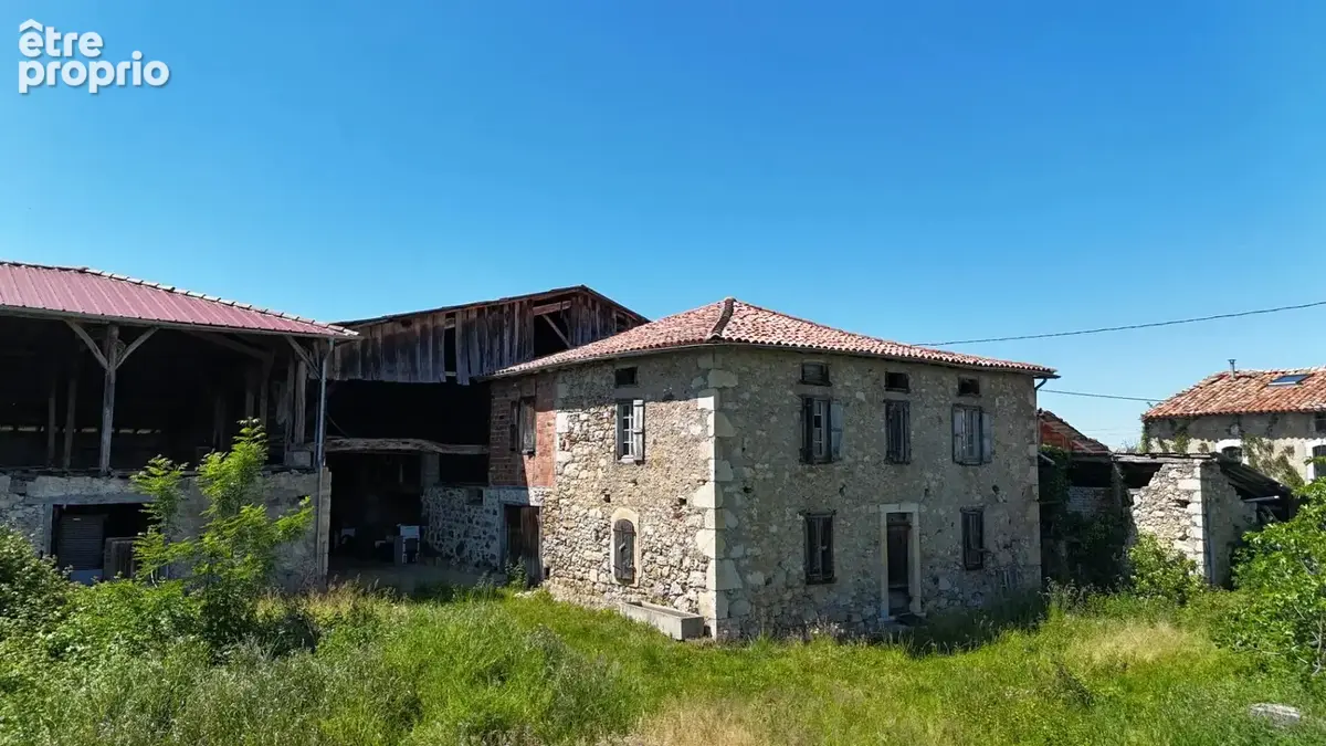 Magnifique corps de ferme 160 m2 avec 720 m2 de grange à rénover - - photo 2