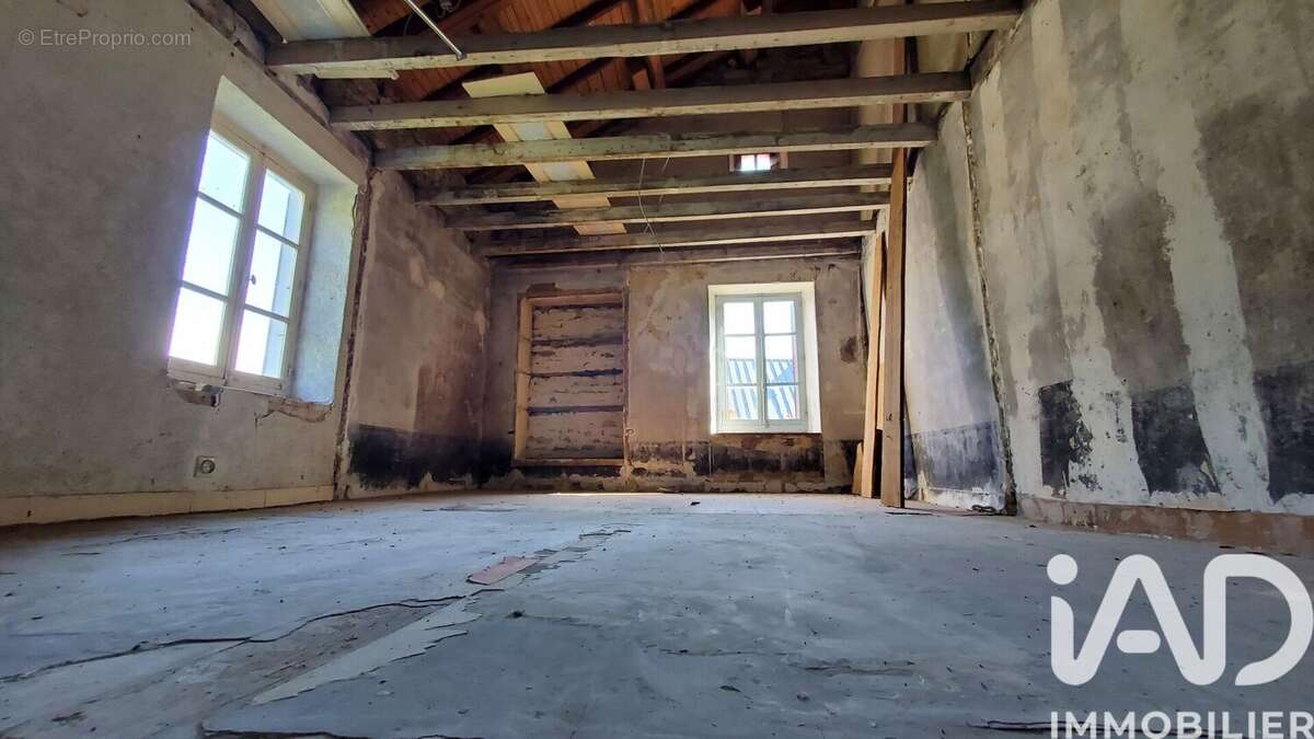 Maison 69 m² à Rencurel  - photo 2