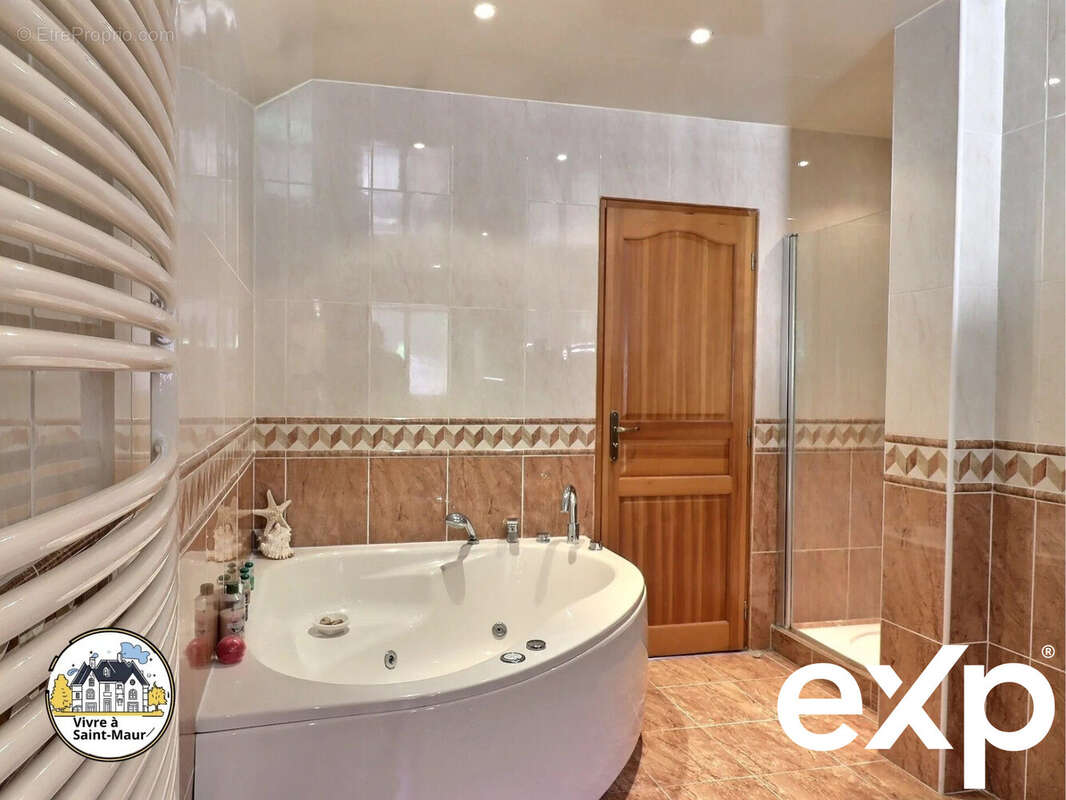 Maison à CHENNEVIERES-SUR-MARNE