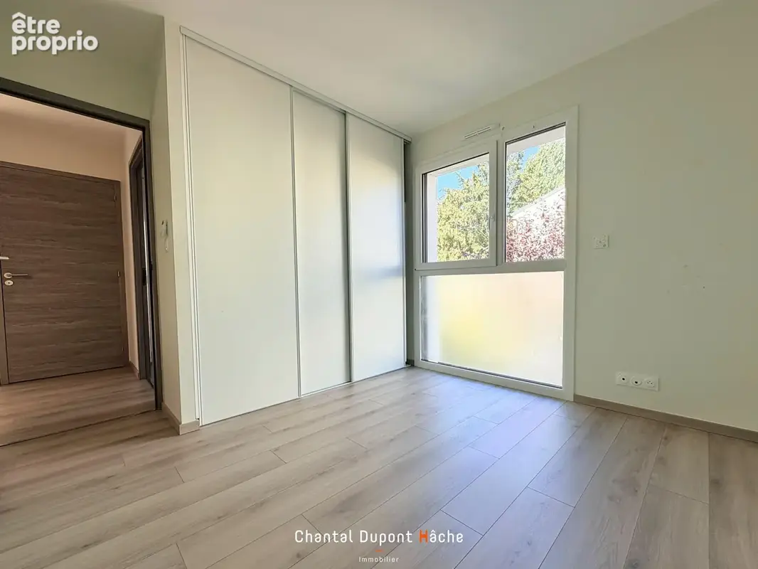 CHARTRES VILLAINES - Maison contemporaine de 2022, 6 chambres, garage, terrasse et petit jardin. - photo 12