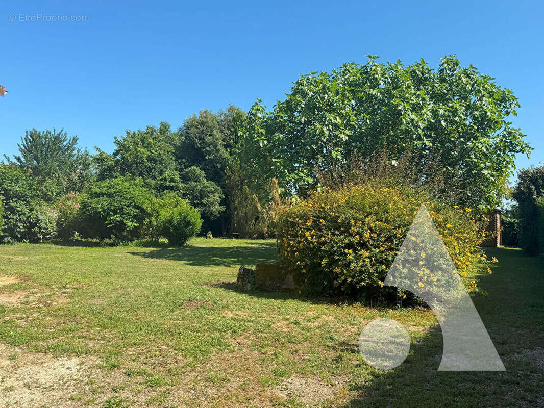 Maison à SALIGNAC-EYVIGUES