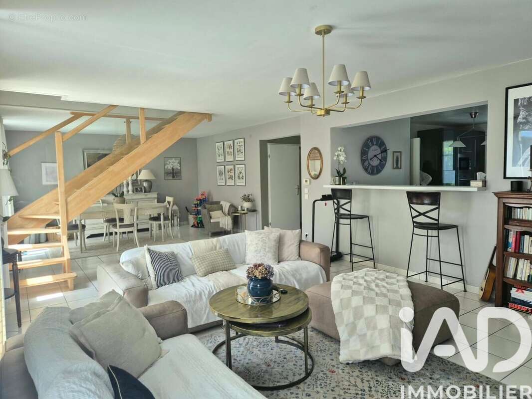 Maison 148 m² à Saint-Pierre-Du-Perray  - photo 7