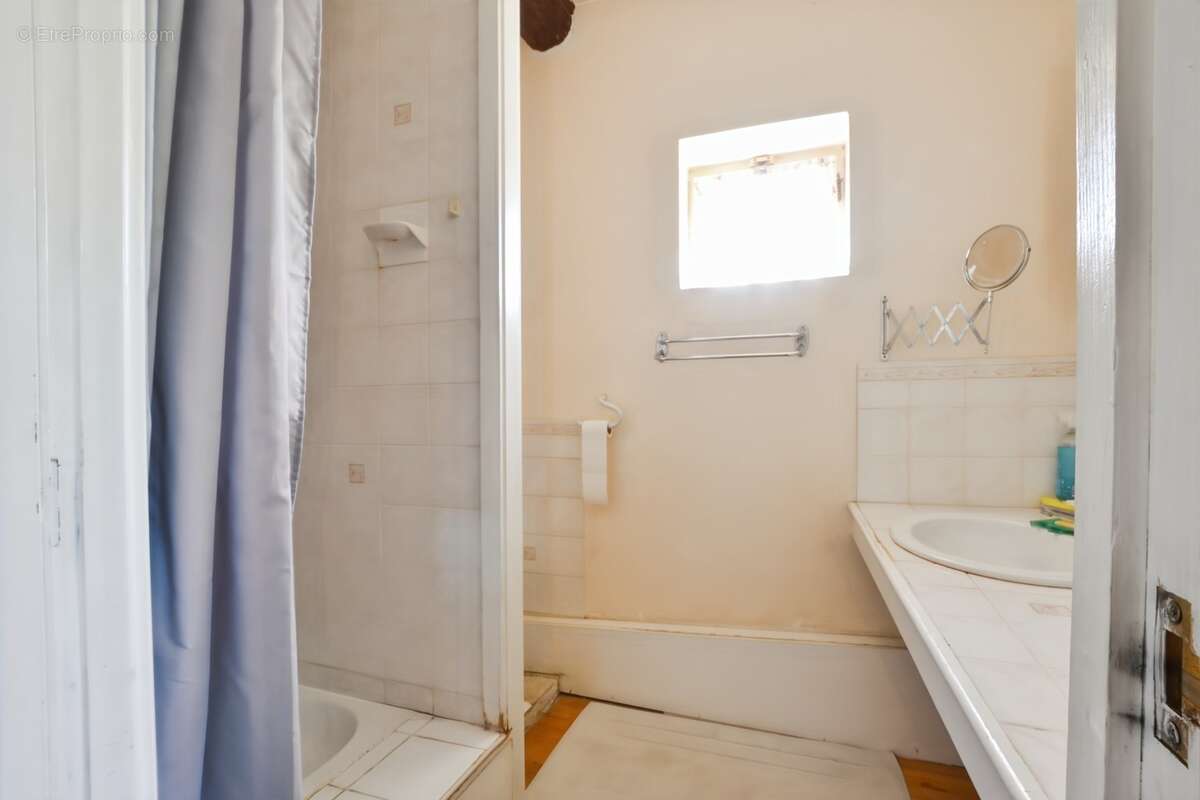 Maison de caractère 186 m² – 5 chambres dont 4 suites parentales – Terrasse – Causses-et-Veyran - photo 14