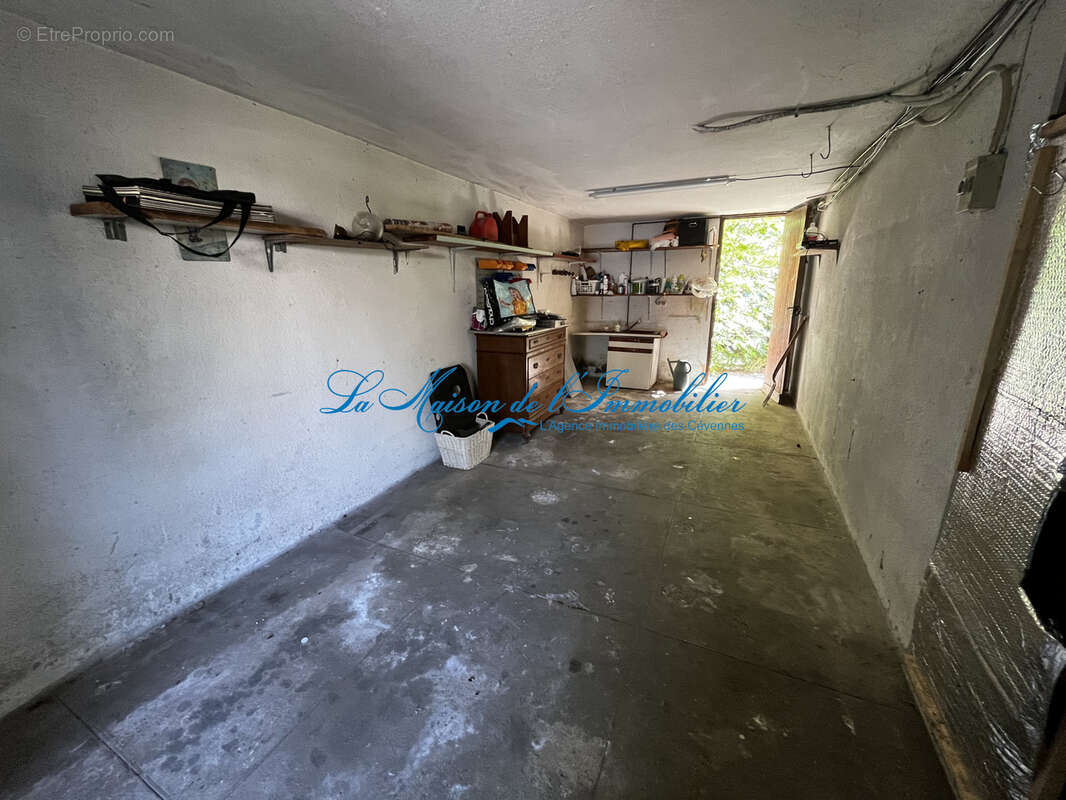 Saint Ambroix à proximité des commodités maison de type F4 avec garage et 315m2 de terrain - photo 7