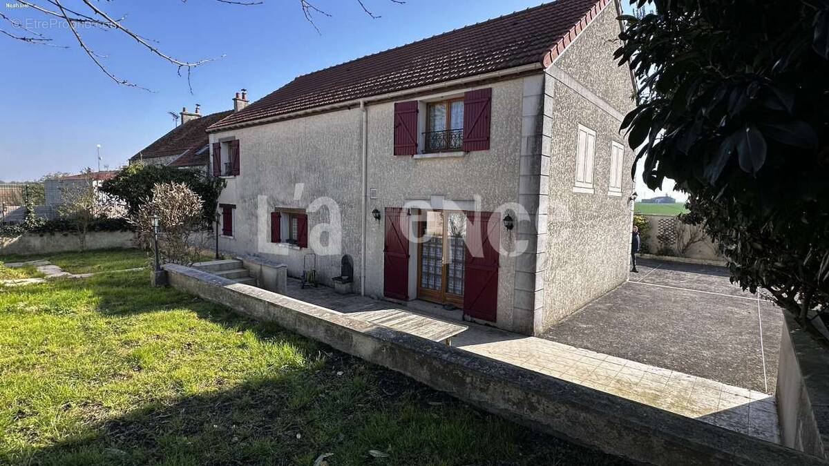 Maison à SAINT-MESMES