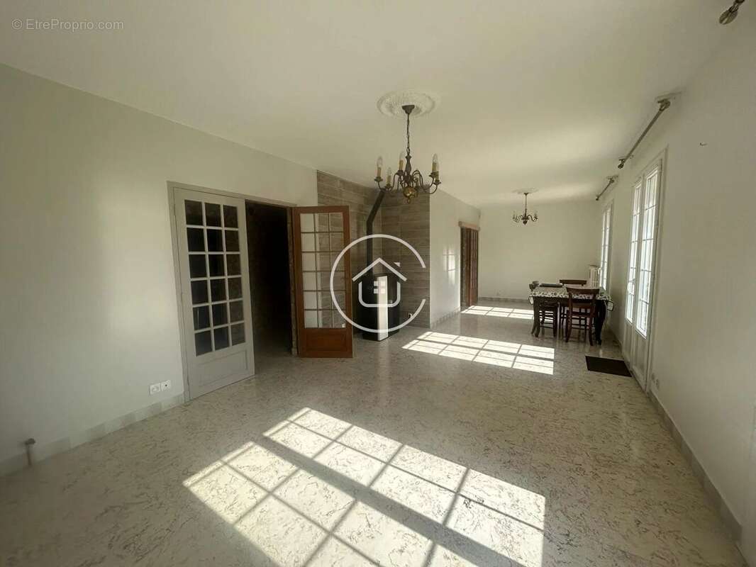 Maison à LA CHAUSSEE-SAINT-VICTOR