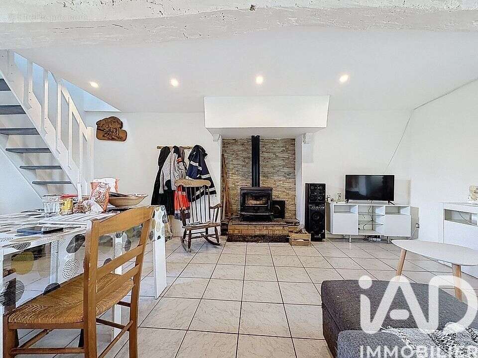 Maison 79 m² à Cogles  - photo 4