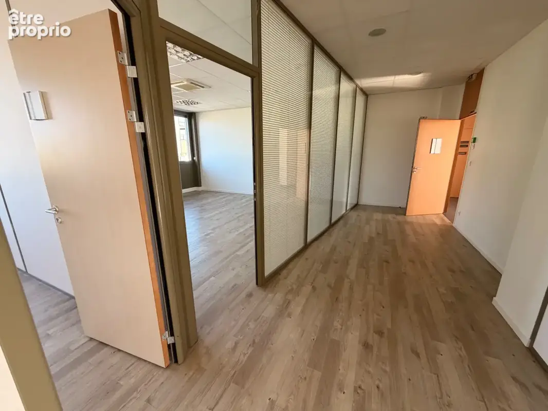 Plateau de bureaux à vendre SAINTE FOY LES LYON (69), bureaux d'une surface de 190 m² (partie privative) et 20 m² de parties com - photo 6