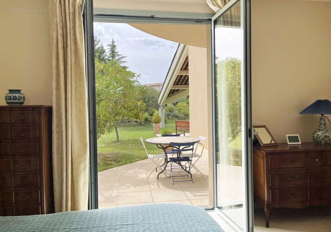 Maison à L'ISLE-SUR-LA-SORGUE