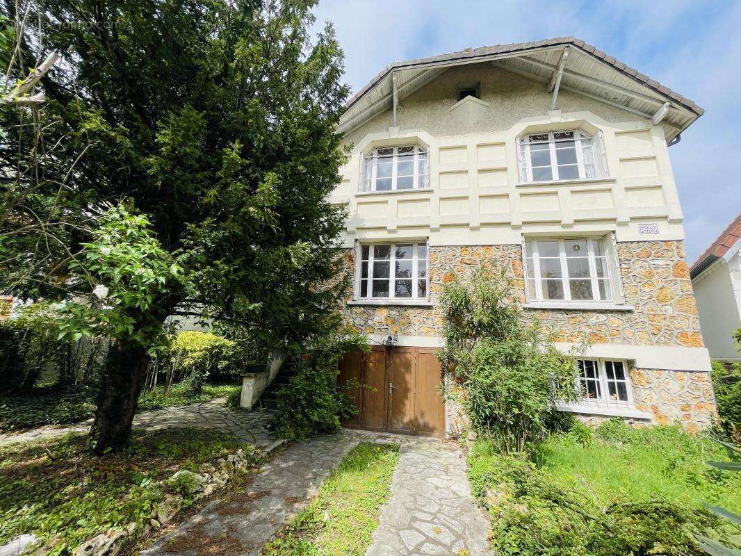 Maison à VERRIERES-LE-BUISSON
