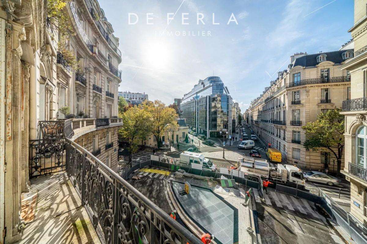 Appartement à PARIS-16E