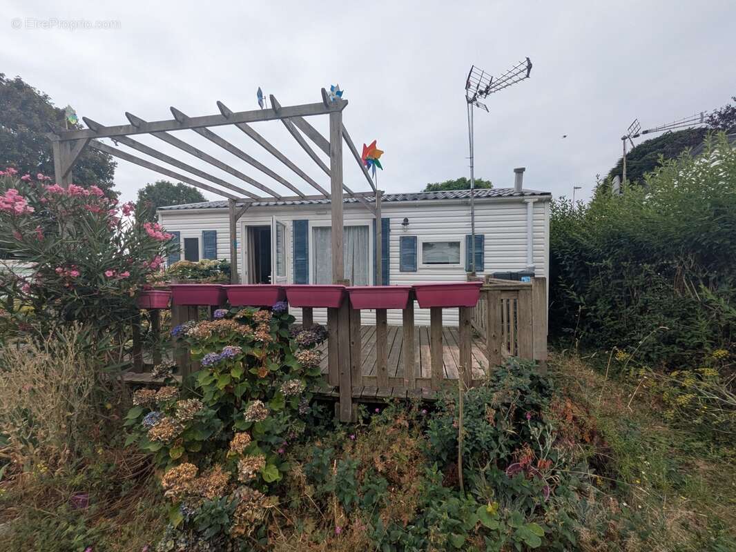 Ambon mobil-home de 26m² environ 2 chambres avec terrasse bois sur l'extérieur et abris de jardin parcelle de 200m² environ - photo 2