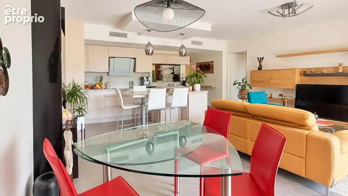 À vendre à Six-Fours-les-Plages : appartement T3 de standing de 82 m² en rez-de-jardin avec terrasse, jardin et deux garages - photo 5