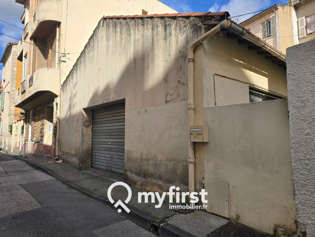 Maison de deux pièces et un grand hangar. - photo 2