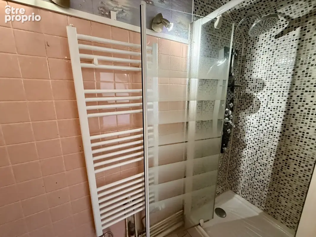 Local Commercial + Appartement T5 sur un terrain de 1615 m2 - photo 5