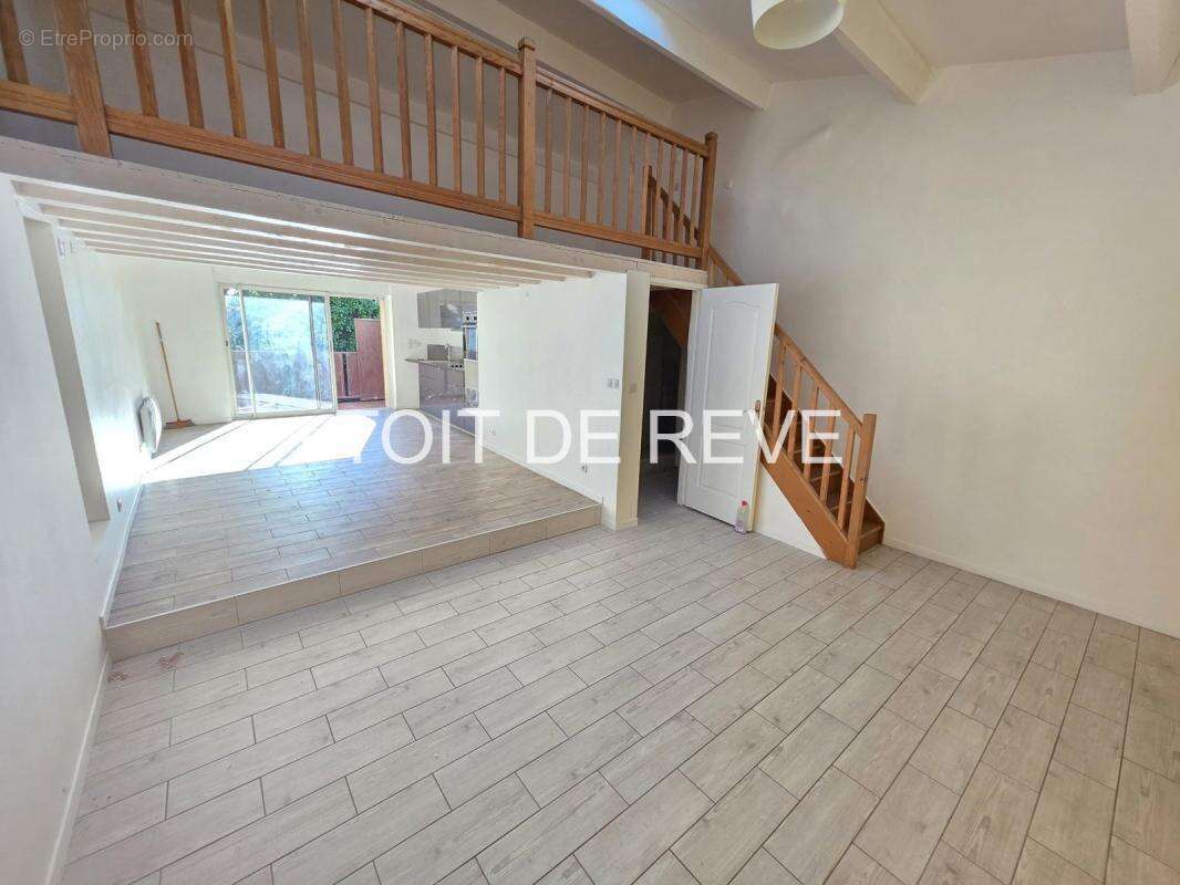 Immeuble proche Uzès : 334m2 divisés en 4 appartements + cours intérieure de 170m2 - photo 24