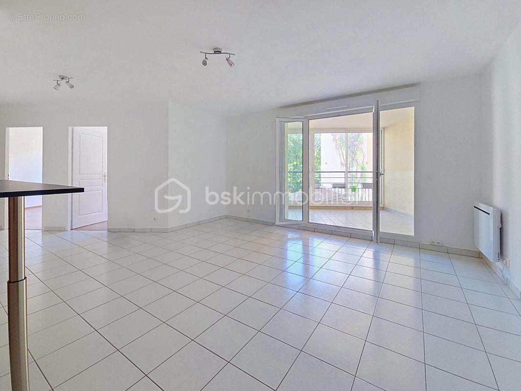 Appartement F3 avec grande loggia de 12m², cave + parking - photo 2