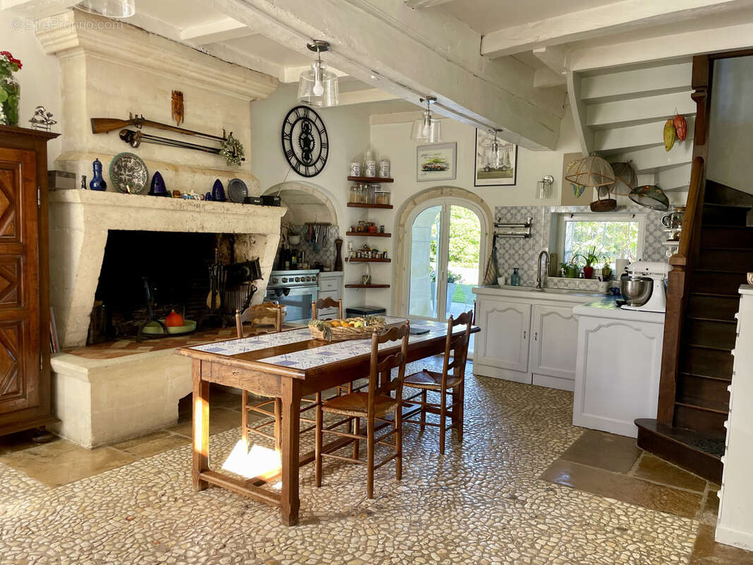 Maison à ROULLET-SAINT-ESTEPHE