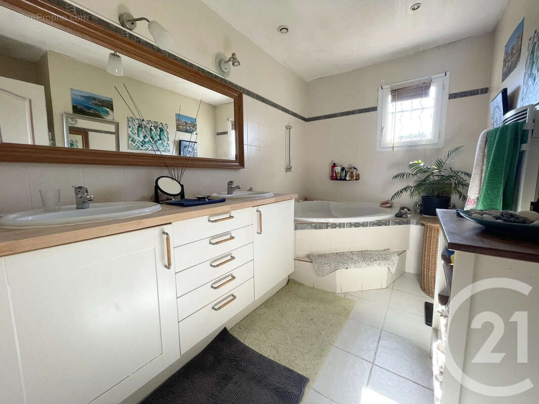 Maison 116 m² à L'isle-Jourdain  - photo 20