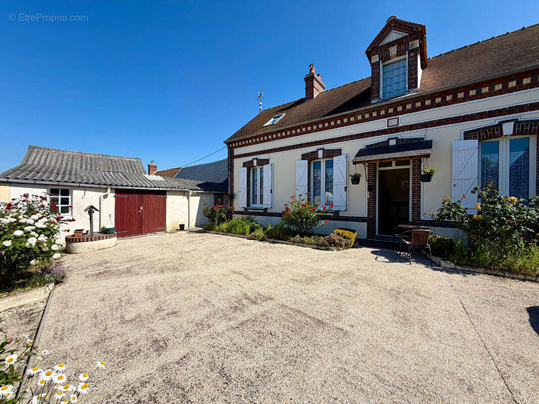 Maison à DAMVILLE