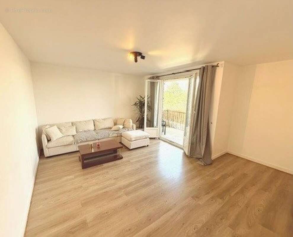 Photo 2 - Appartement à BALLANCOURT-SUR-ESSONNE