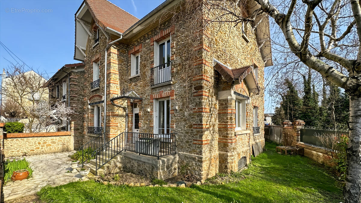 Maison à CORBEIL-ESSONNES