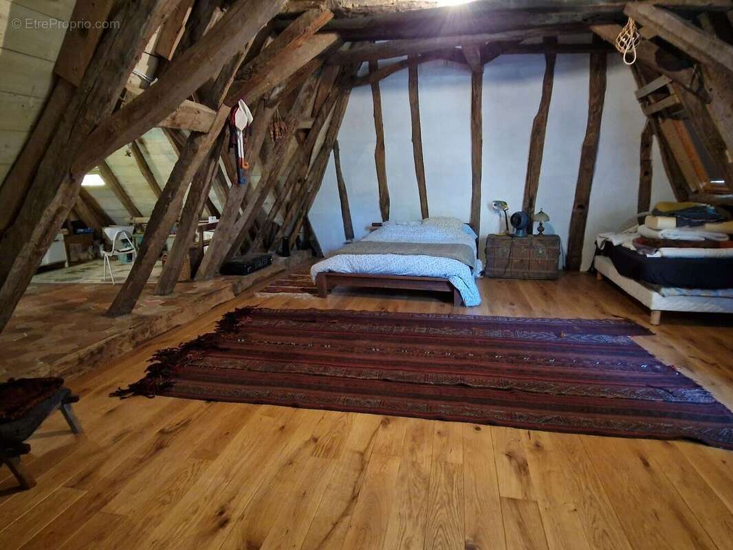 Propriété de charme avec dépendances, piscine et jardin dans un hameau. - photo 15