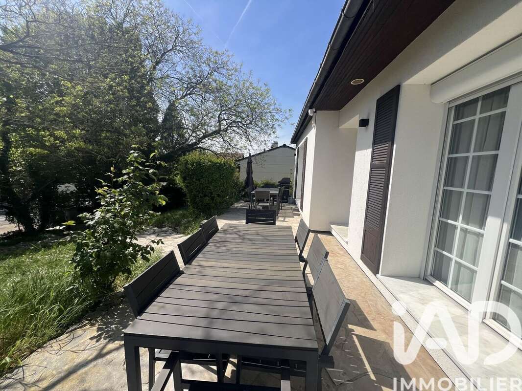 Photo 3 - Maison à SAINTRY-SUR-SEINE
