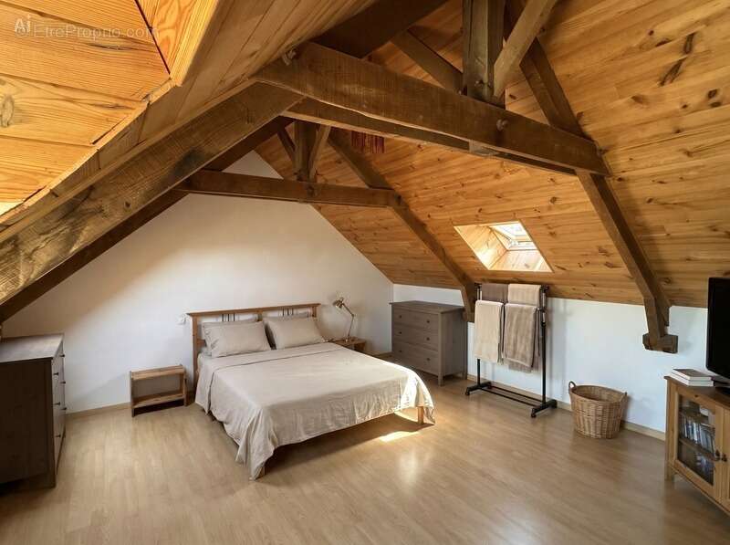 Longère en pierre – 150,76 m² – 6 pièces – 5 chambres – Terrain 6 345 m² – Dépendances – Hangar – Sous-sol complet - photo 22