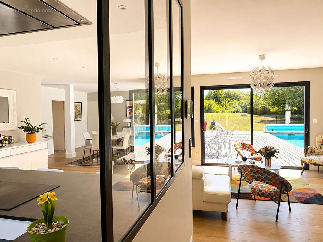 Maison 7 pièces 151m² avec piscine à Saint-Loubès - photo 2