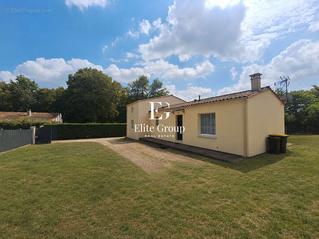 A vendre maison de 107 m² 5 pièces à Chazelles - photo 2