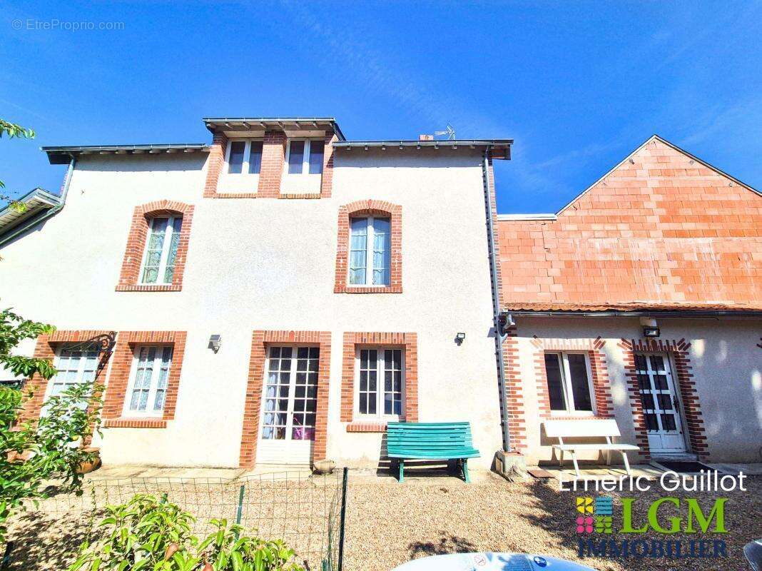 Maison de bourg 166 m² – Deux logements – Garage double - Grenier - Remises – Idéal investisseur – Cellettes (41120) - photo 3