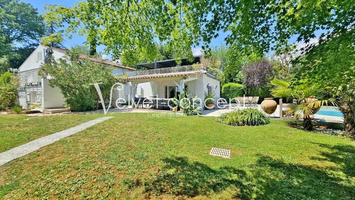 Maison à ROQUEFORT-LES-PINS