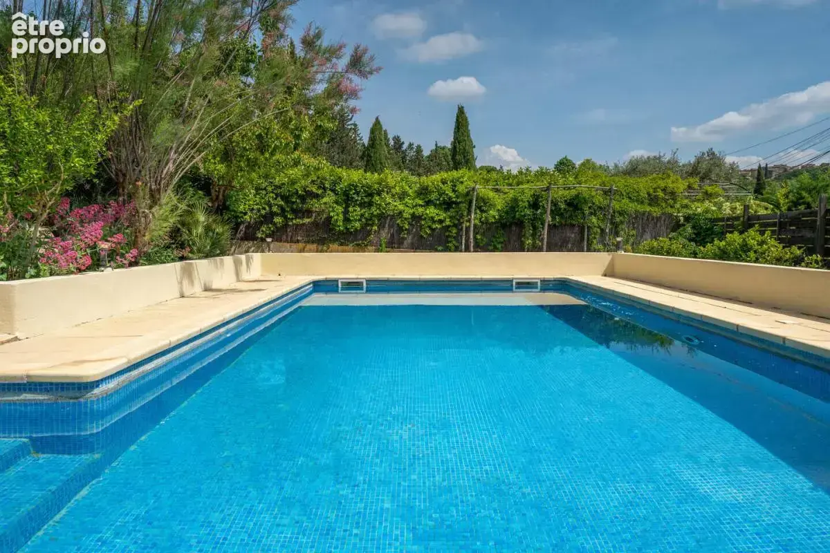 Villa T5 + T3 avec vue dégagée, piscine et immense garage - photo 2