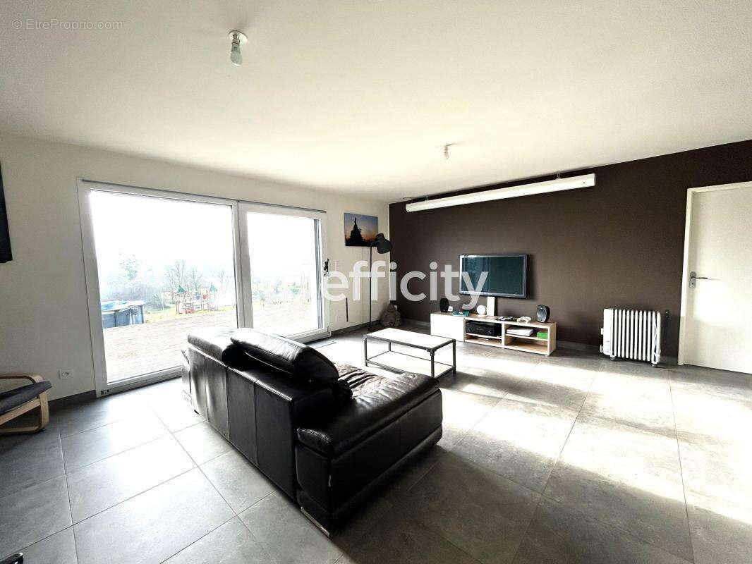 Maison 137 m² à Condac  - photo 6