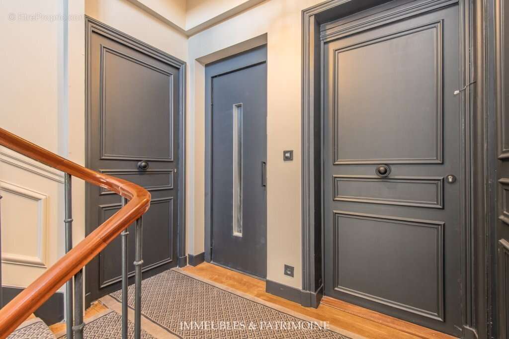Appartement à PARIS-8E