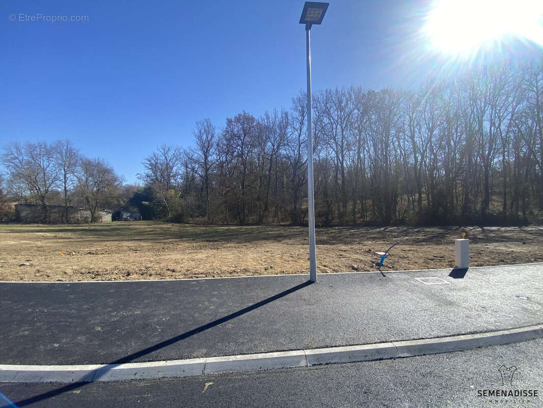 Terrain à SAINT-CLAR-DE-RIVIERE